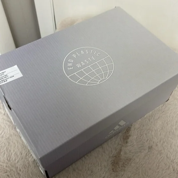 NWT Adidas ultraboosts - Picture 9 of 9